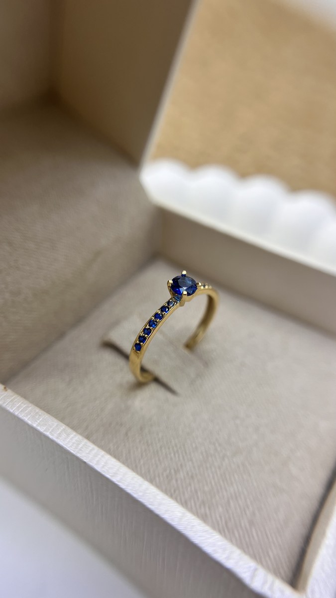 Anel com Safira Azul